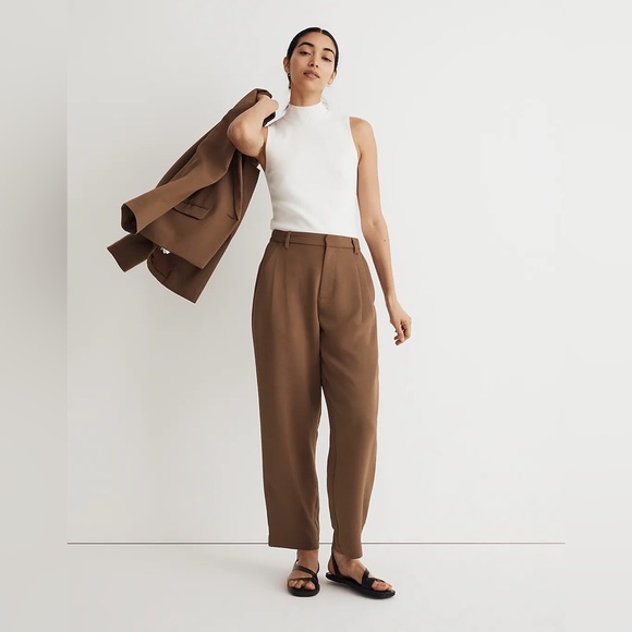Pleated Tapered-Leg Pants in Easygoing Crepe - Picture 2 of 5